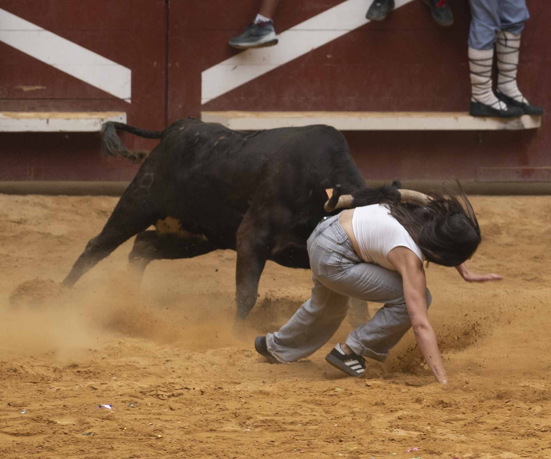 Eb imágenes: Las vaquillas reinan en el Iradier Arena