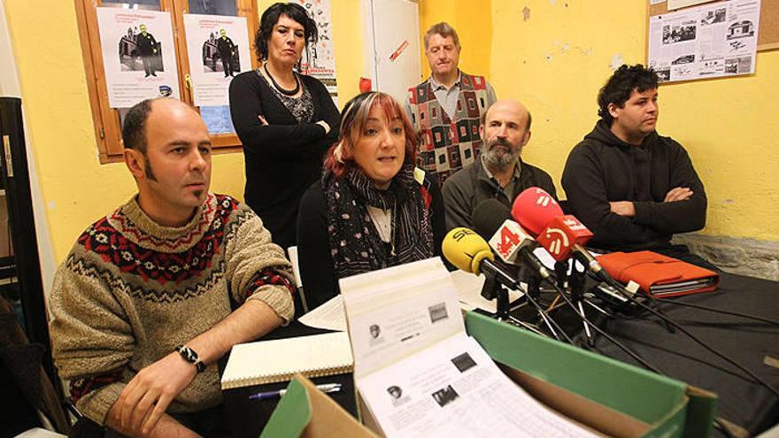 Sentados, de izq a dcha: Mendiola, Barrena, Otxoa y Biurrun. Al fondo, Beaumont (izq) y Contreras.