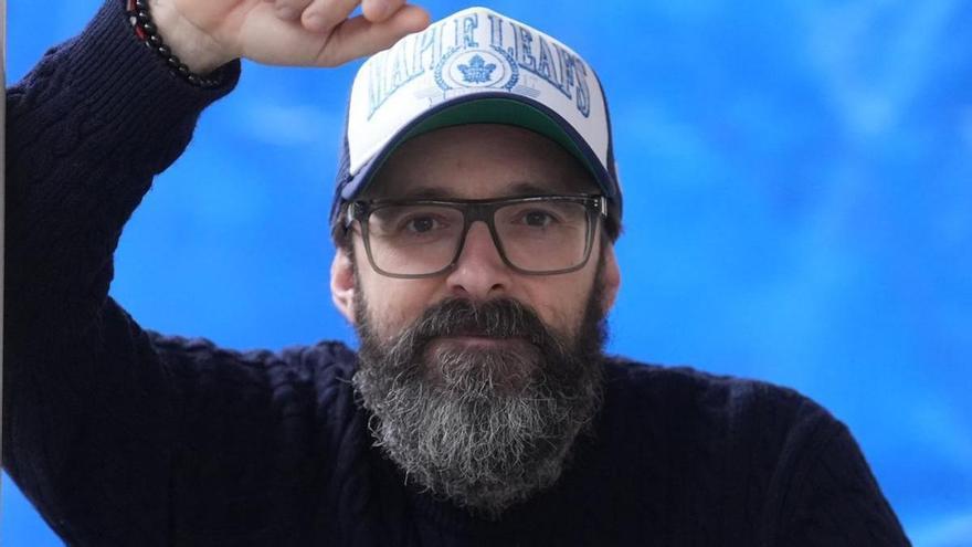 “Desconfío de quienes no meten humor en sus libros”