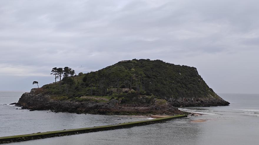 La isla de Lekeitio enfrenta al Ayuntamiento y a Lakua