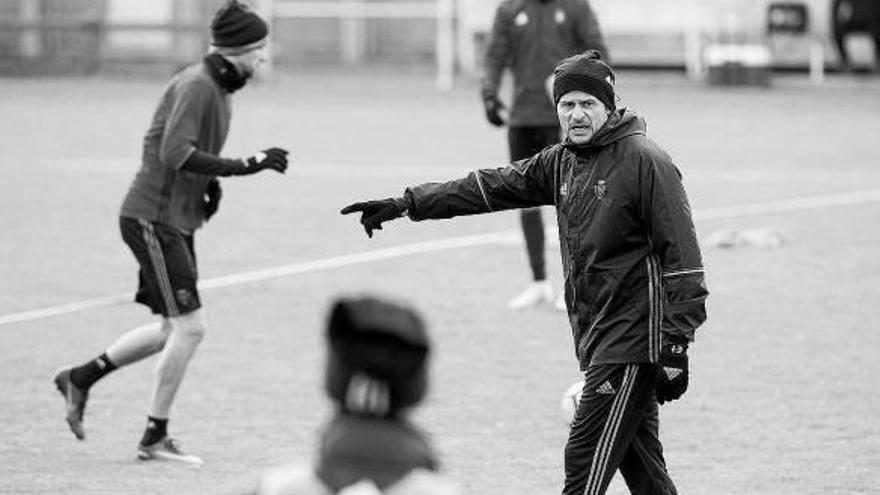 Vasiljevic no da pistas sobre su alineación