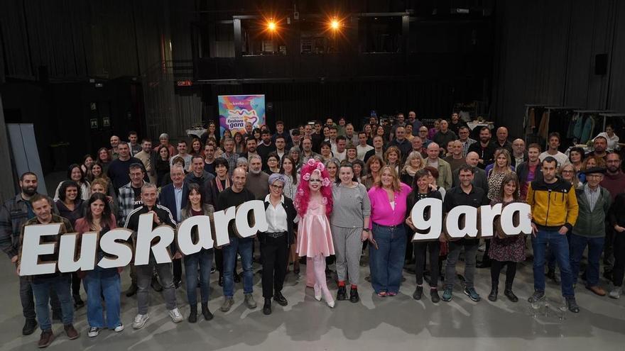 AEK presenta la Korrika con más cambios de testigo de la historia