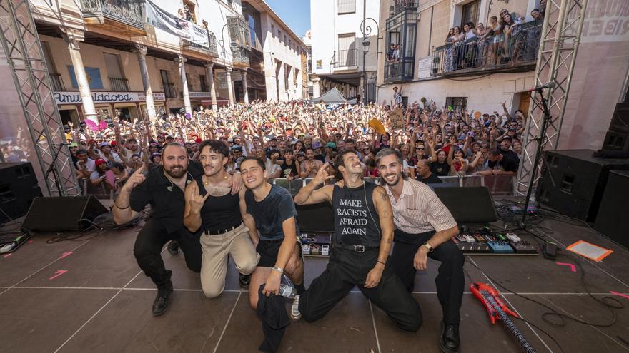 Arde Bogotá incendia la plaza del Trigo con un concierto sorpresa en Sonorama Ribera