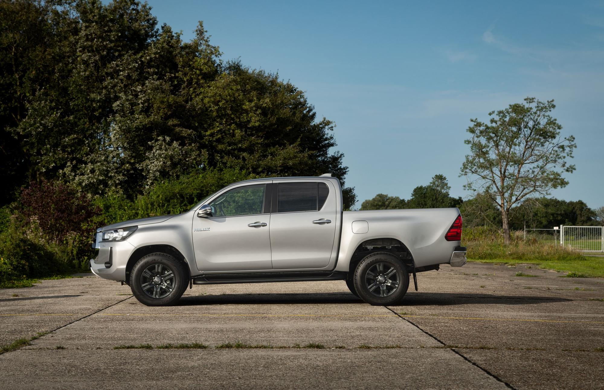 16 Toyota Hilux Mild Hybrid 48V.jpg
