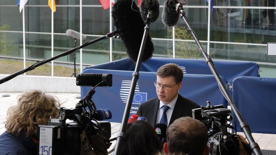 Bruselas considera &quot;una opción&quot; vetar el petróleo y el carbón ruso