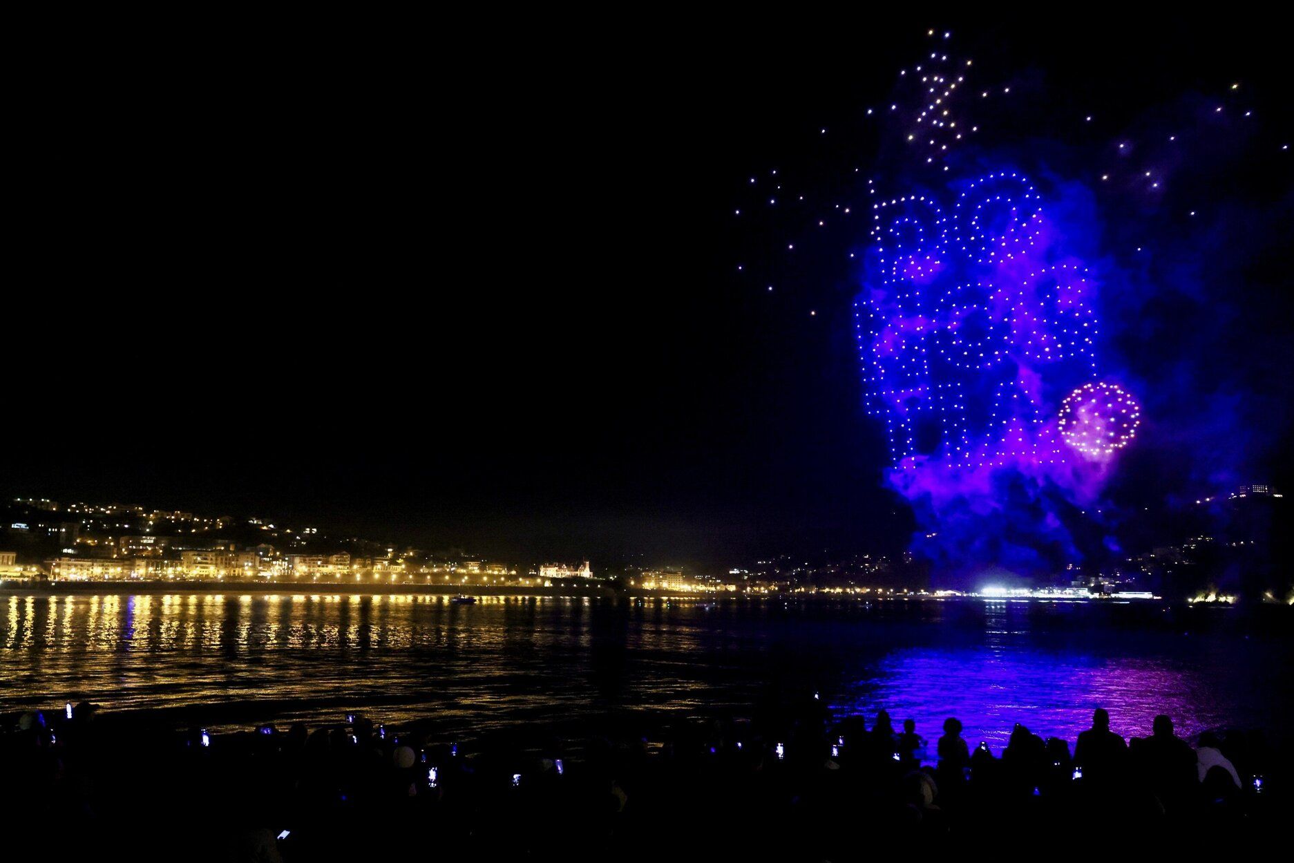 Espectacular encendido de las luces de Navidad en Donostia