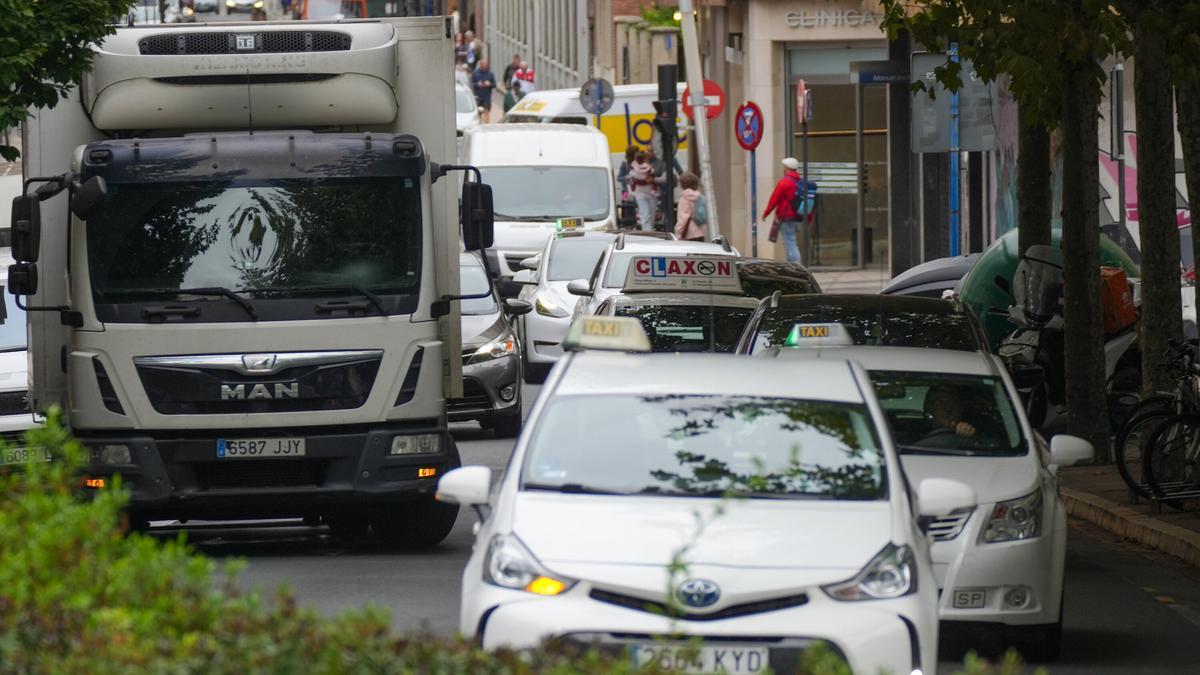 Tráfico intenso en Gasteiz.