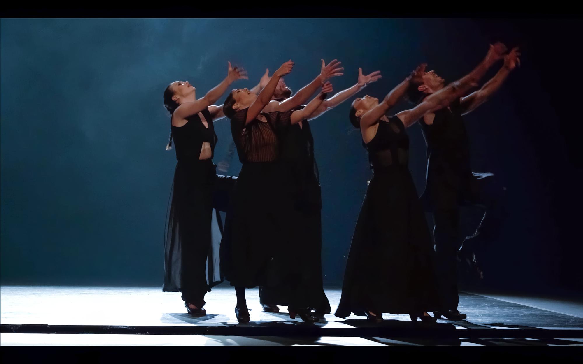 El espectáculo se inspira en las enigmáticas epidemias de baile que sacudieron Europa central entre los siglos XIV y XVII.