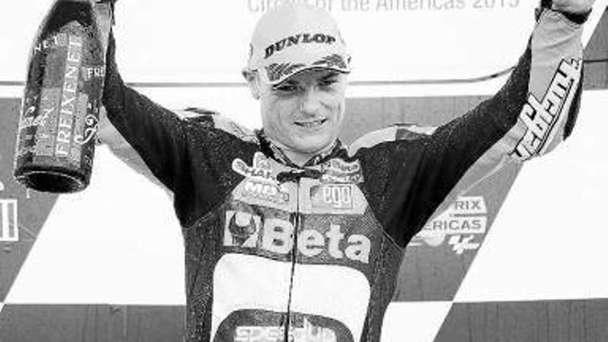 El británico Sam Lowes (Speed Up) celebra su triunfo en Moto2.