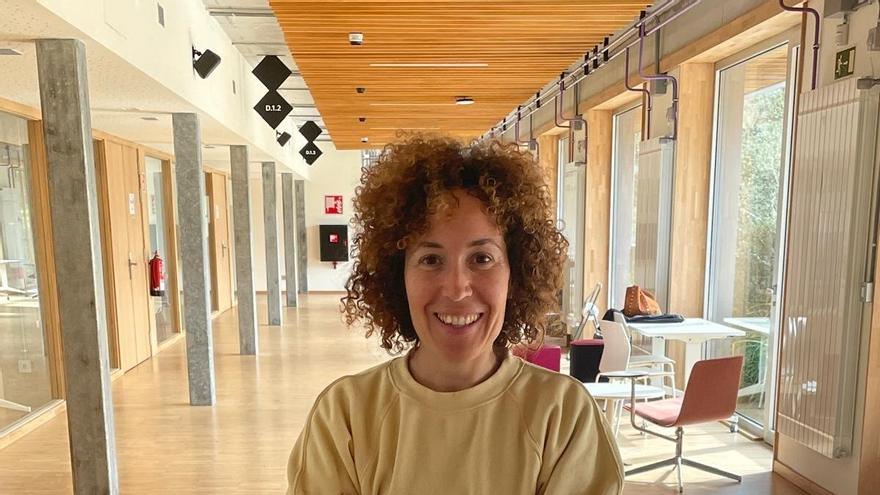 "Espezializazio goiztiarrak gorputzak hizkuntza bakarra ikastea eragiten du"