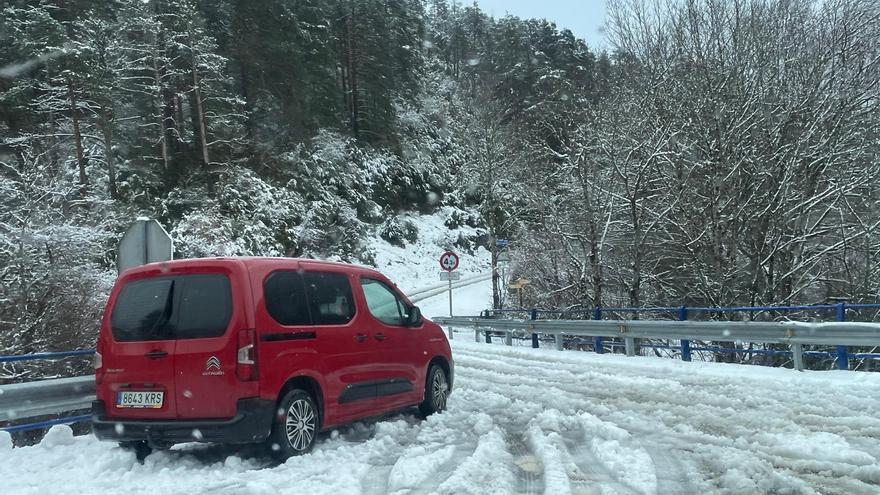 Fin de semana duro tras la tregua navideña en el Pirineo de Navarra: frío, nevadas y accesos complicados