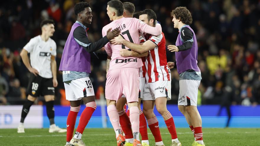 Iñaki Williams sella el pase a semifinales de la Copa del Rey para el Athletic en el 96 (1-2)