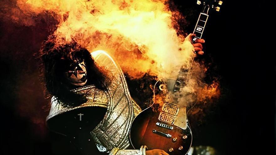 Muere Ace Frehley, guitarrista original de la banda Kiss, a los 74 años