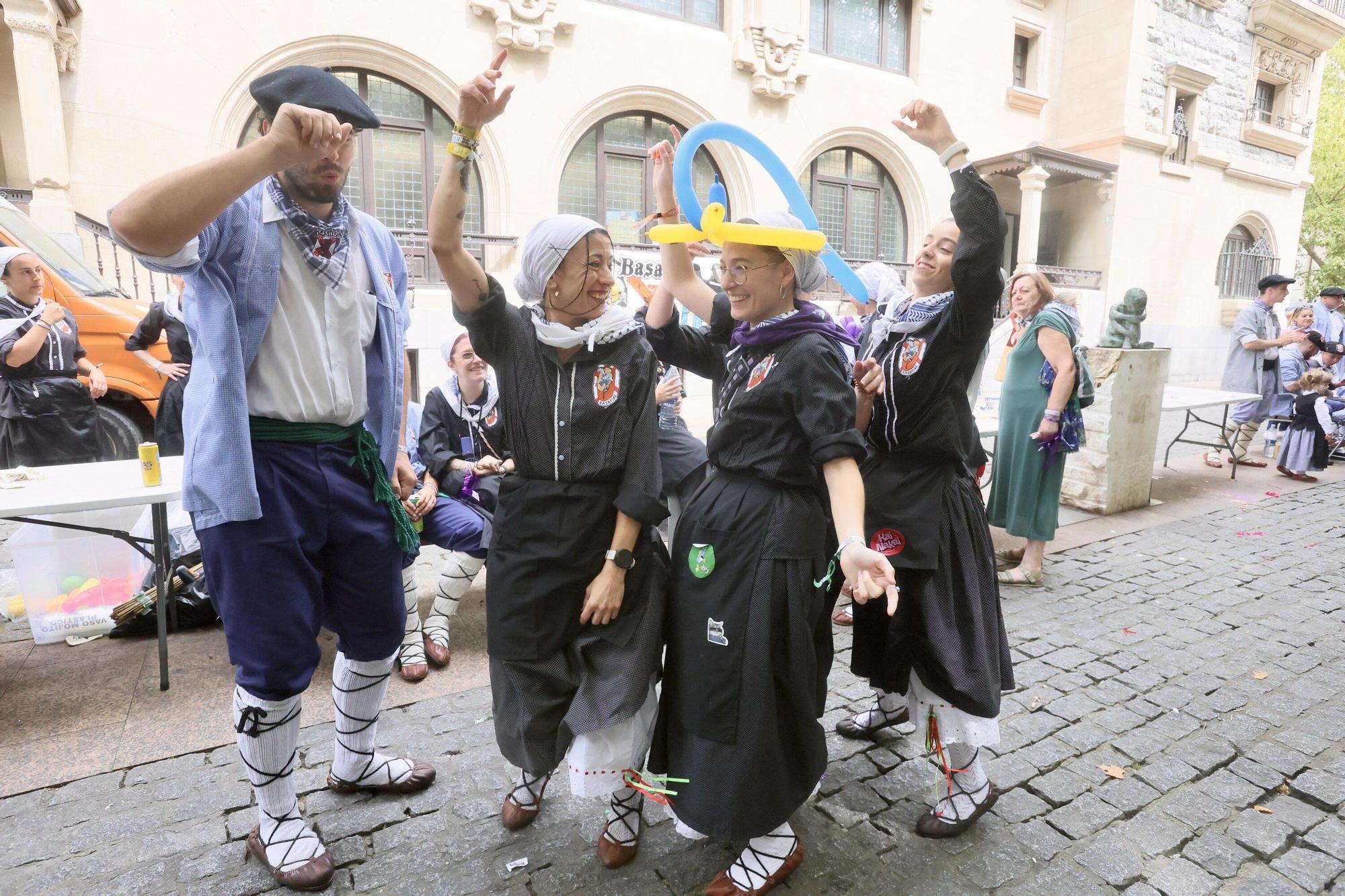 En imágenes: La fiesta continúa en las calles de Gasteiz este 6 de agosto