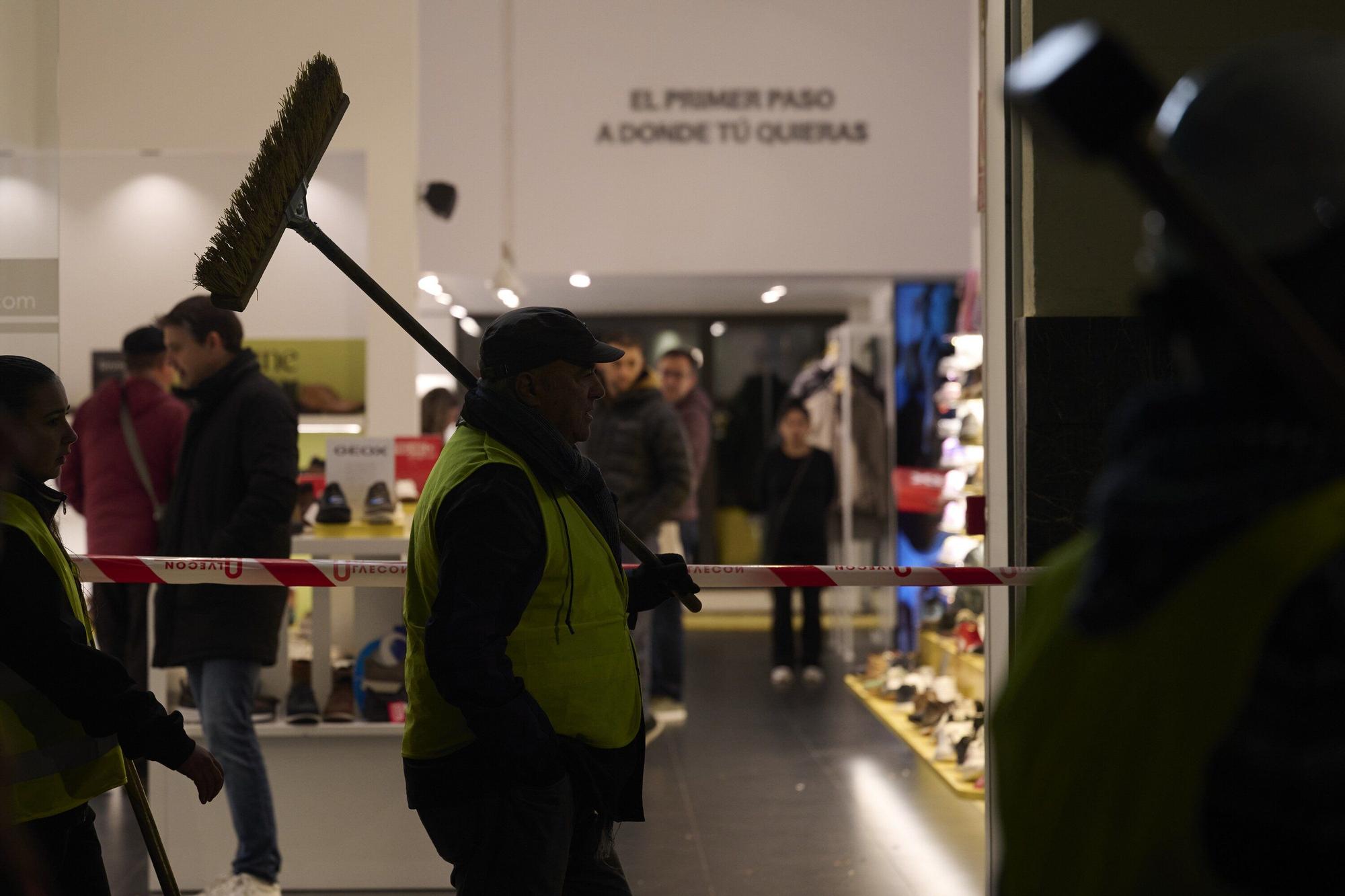 Manifestación de las asociaciones memorialistas para pedir el derribo del Monumento