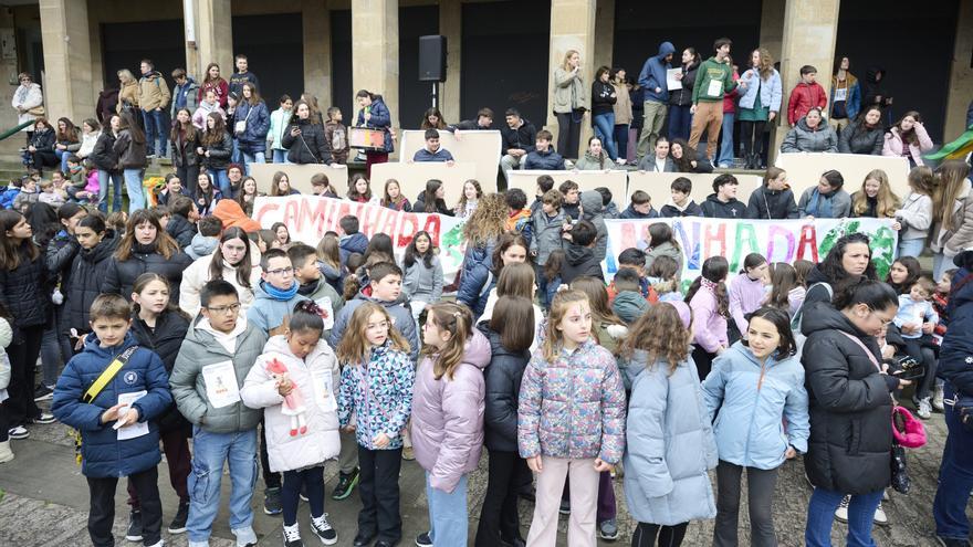 Multitudinaria celebración de la XXIX edición de la Caminhada en Pamplona