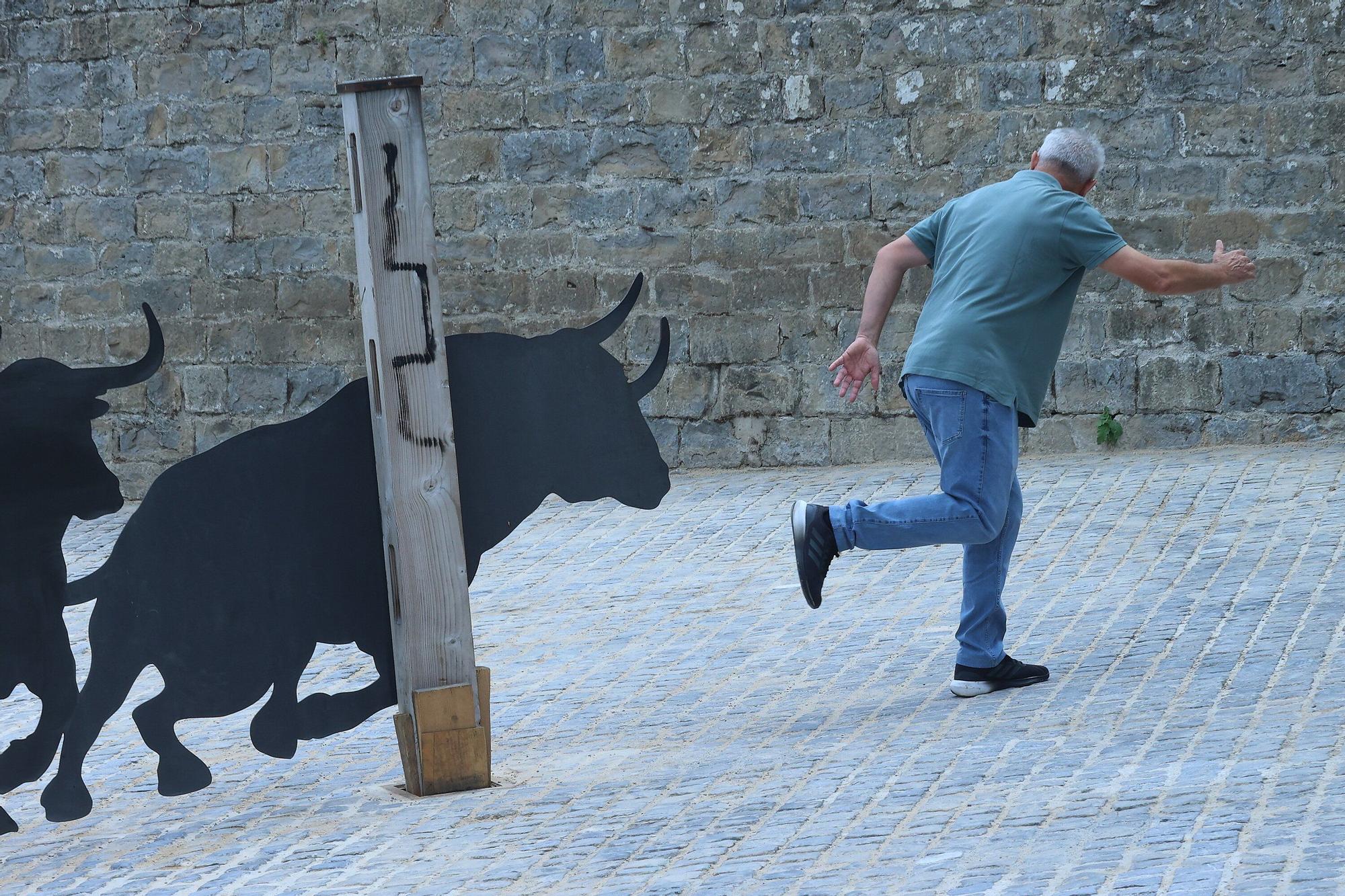 Turistas pasean por el Casco Viejo de Pamplona