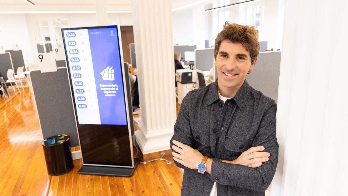Jon Insausti en la oficina de UdalIfo