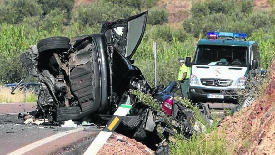 Estado en el que quedaron los dos vehículos tras el accidente.