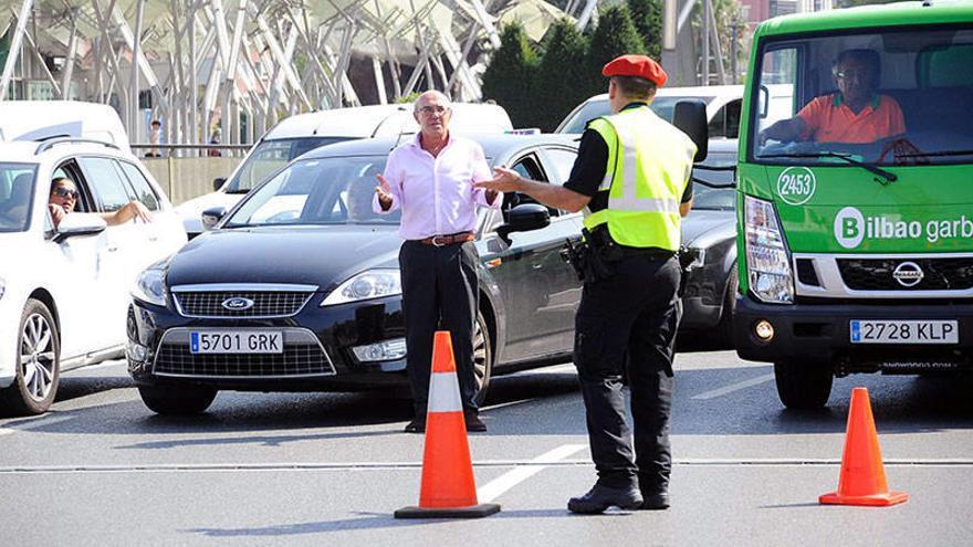 Muchas dosis de paciencia para recibir al pelotón en Bilbao