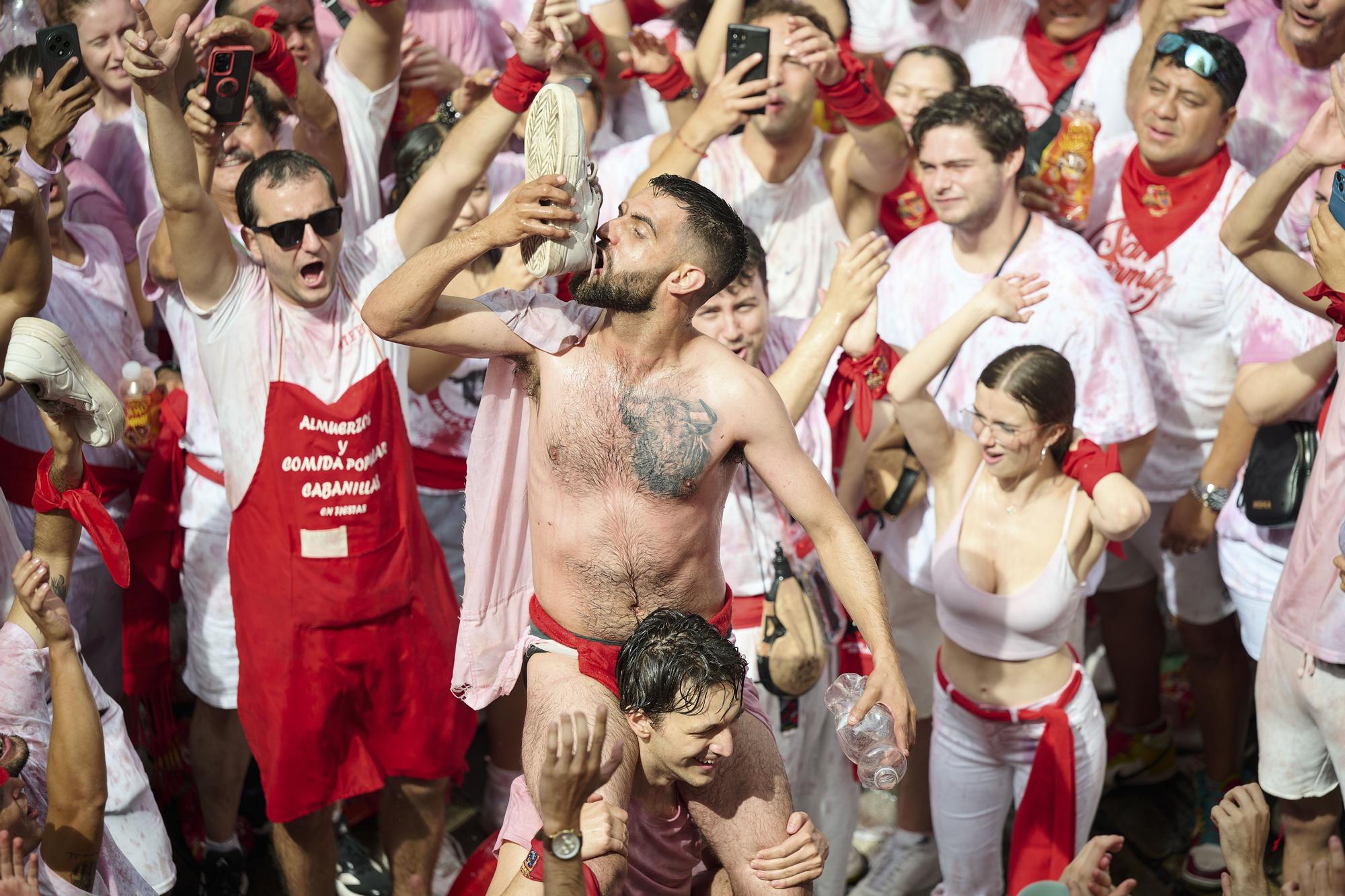 Fotos del  Chupinazo de San Fermín 2025 en Pamplona: ¡La fiesta más internacional se enciende con un grito solidario por Palestina!