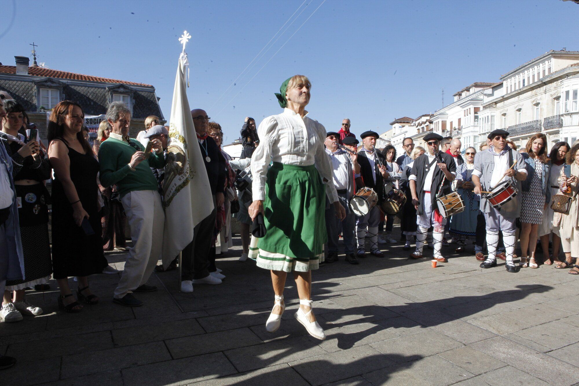 Los blusas y neskas veteranos ya disfrutan de su día en La Blanca