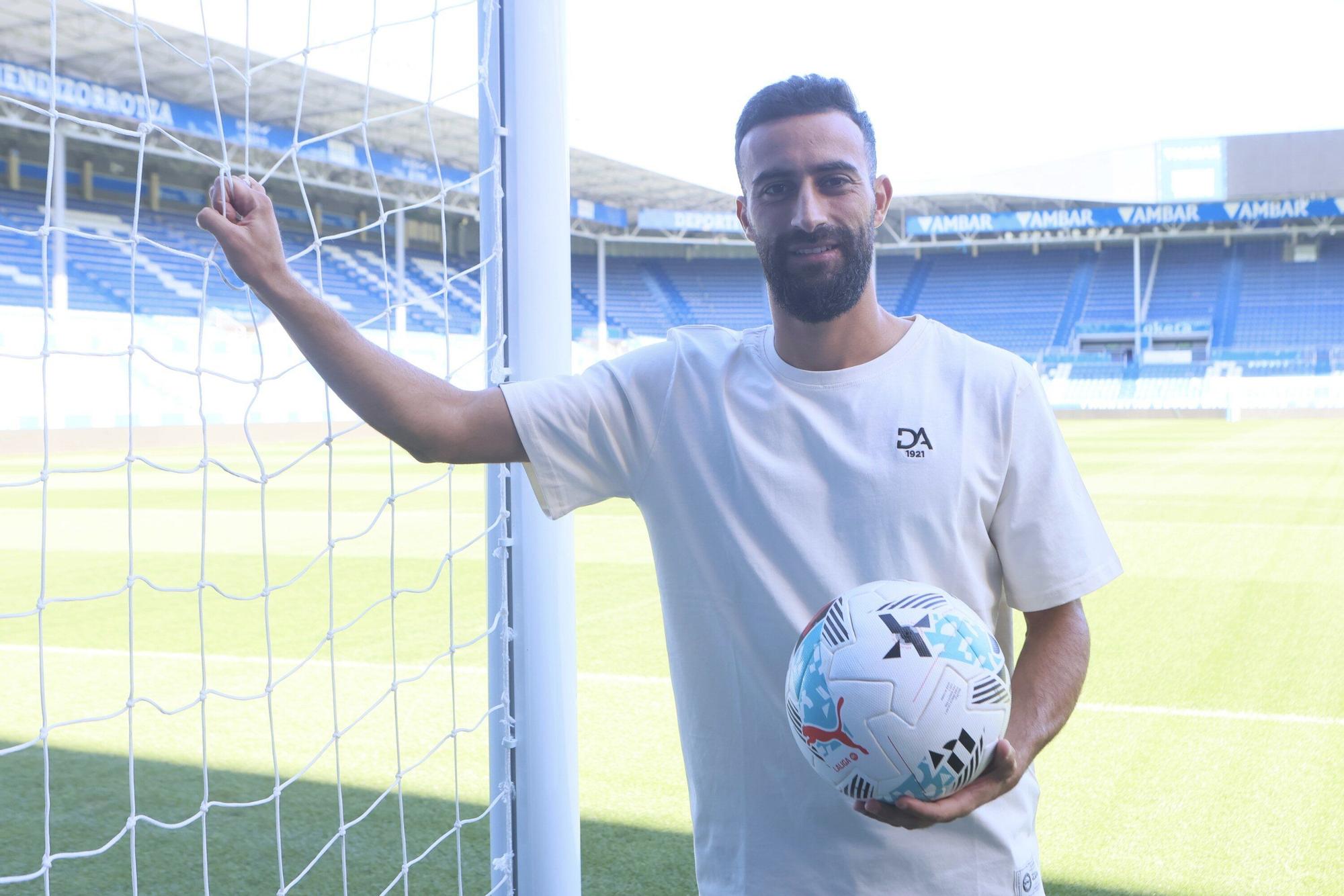 En imágenes: Entrevista al jugador del Alavés Abde Rebbach