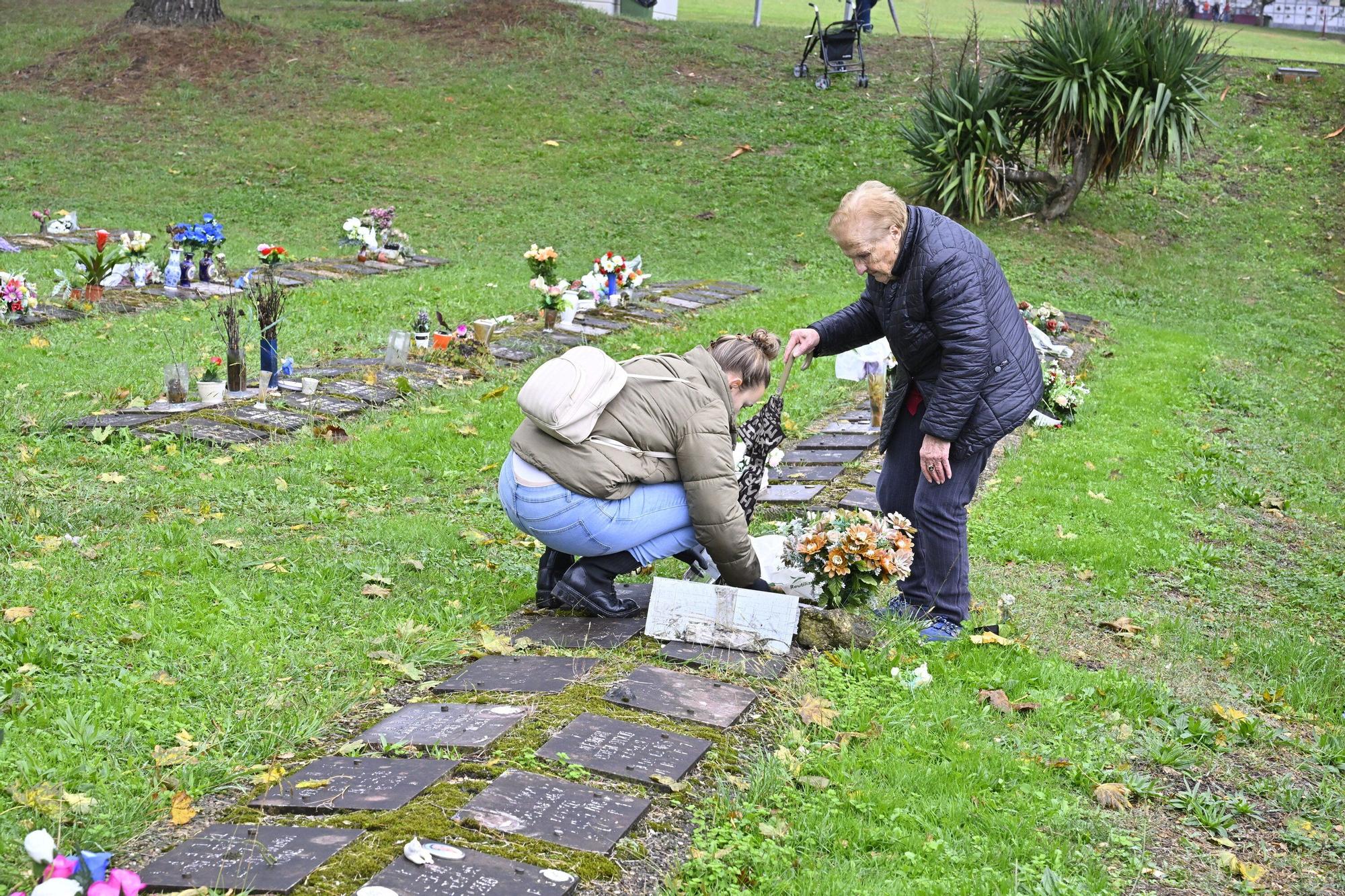En imágenes: así se vive el día de Todos los Santos en el cementerio de Bilbao