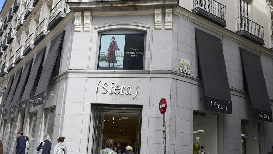 El vestido de Sfera que arrasa entre las invitadas: sofisticado, favorecedor y por menos de 60 euros