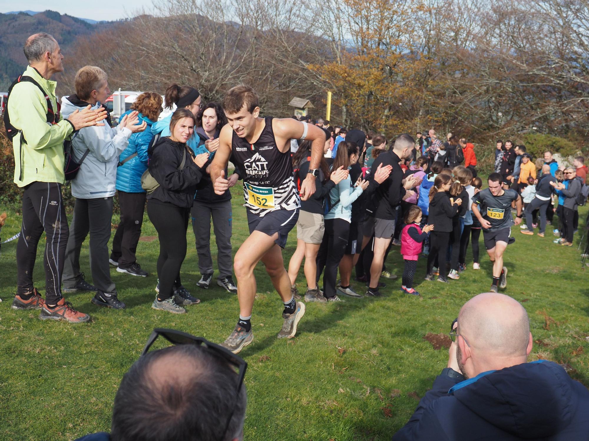La llegada de los corredores a Karakate, en imágenes