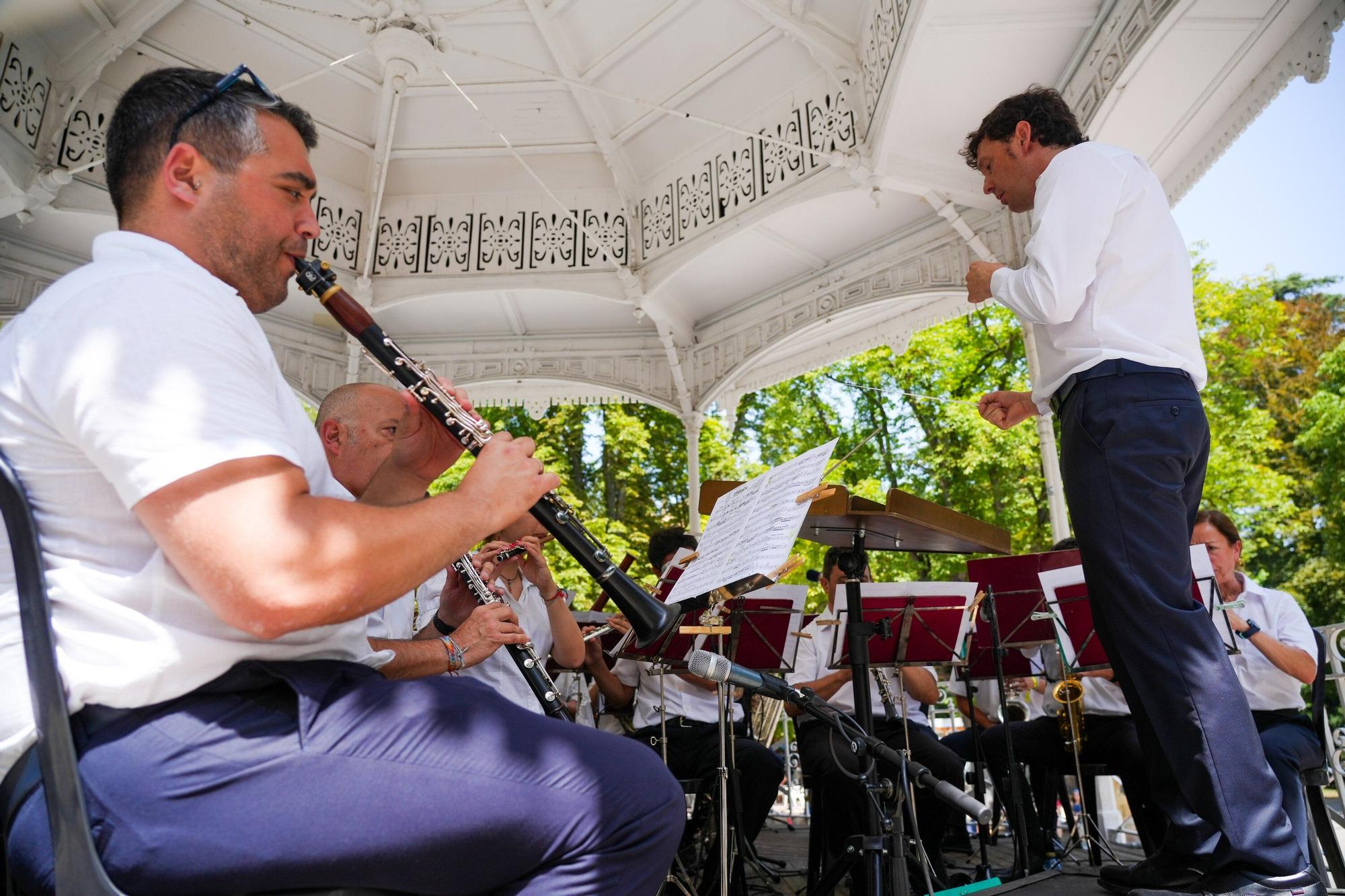 En imágenes: La Banda Municipal de Música anima el parque de La Florida en La Blanca