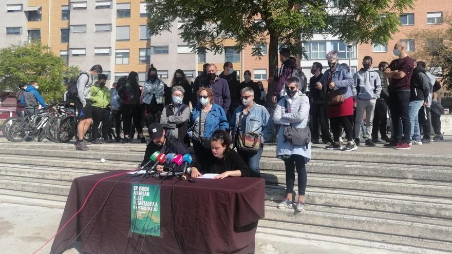 Familiares y amigos de los jóvenes detenidos en la Rochapea acusados de &#039;kale borroka&#039; convocan una manifestación el sábado.