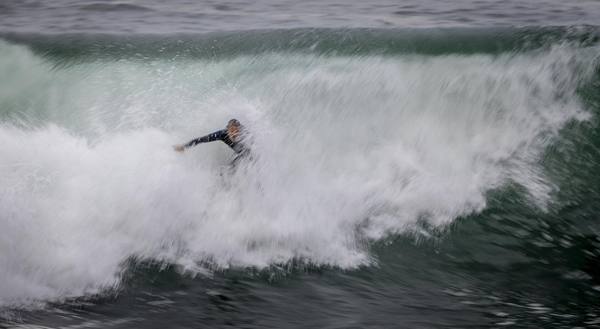 Festival de olas en Donostia