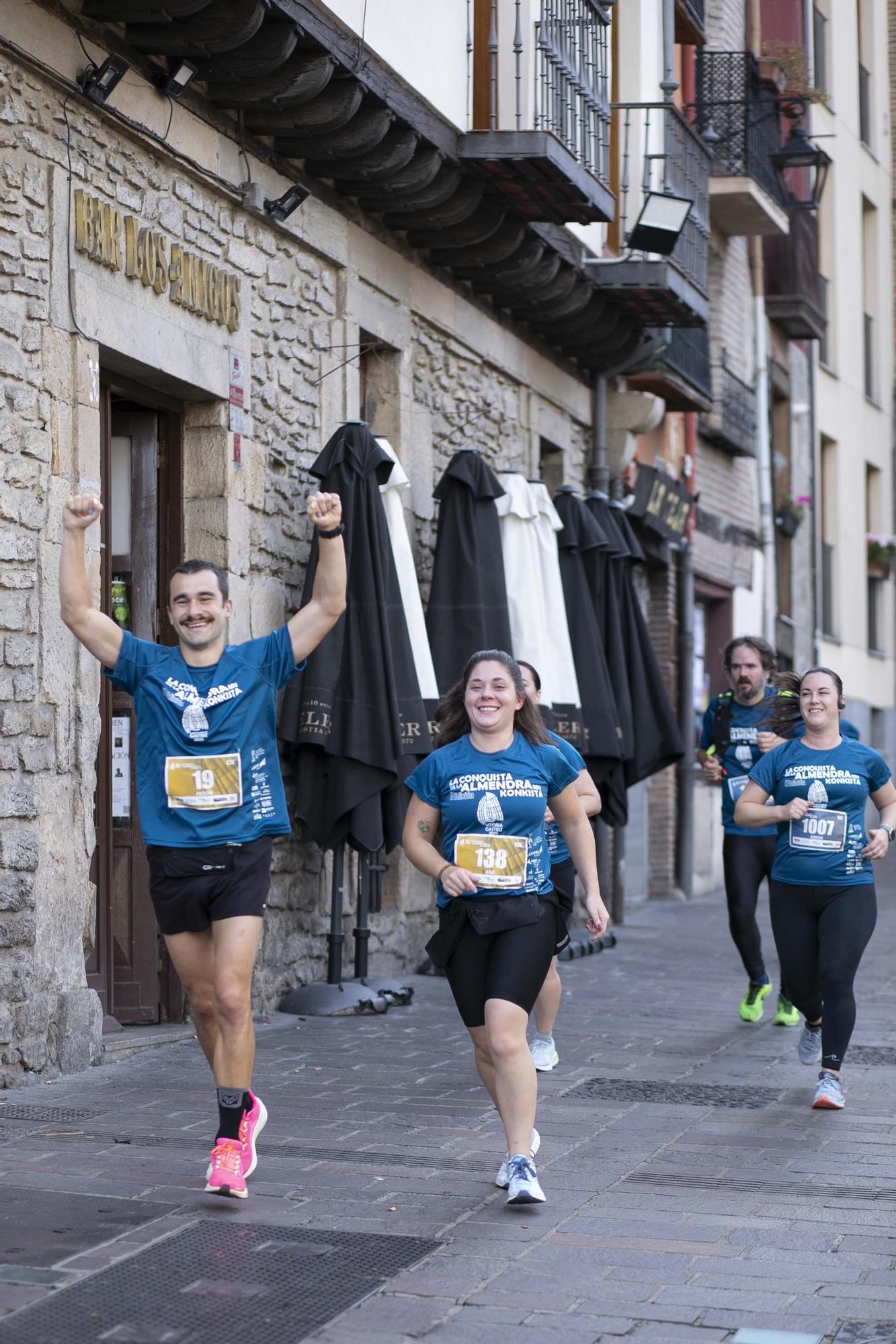 En imágenes: Miles de personas participan en La Conquista de la Almendra