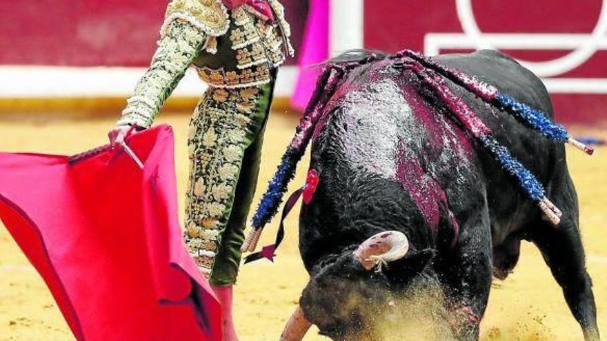 Urdiales impone su maestría