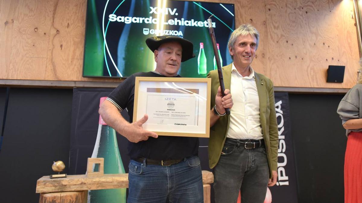 Esteban Iruretagoiena recogió el primer premio