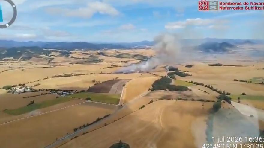 Controlado un incendio de rastrojo y campo de cereal sin cosechar en Ibarrea