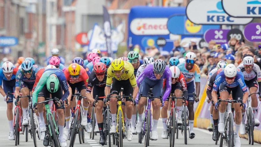 Philipsen se cuela entre Van Aert y Van der Poel