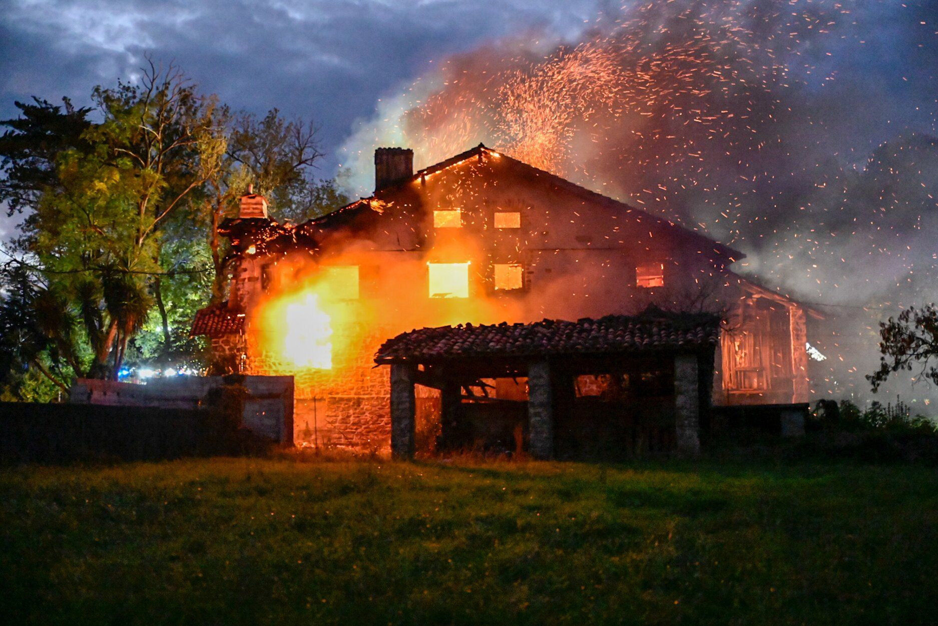 [Fotos] Segundo incendio del mes en Zumaia