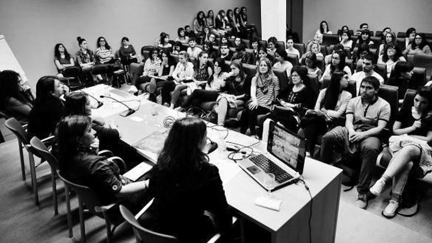 La sala Ada Byron del edificio Las Encinas se quedó pequeño en la primera sesión de las jornadas penitenciarias.