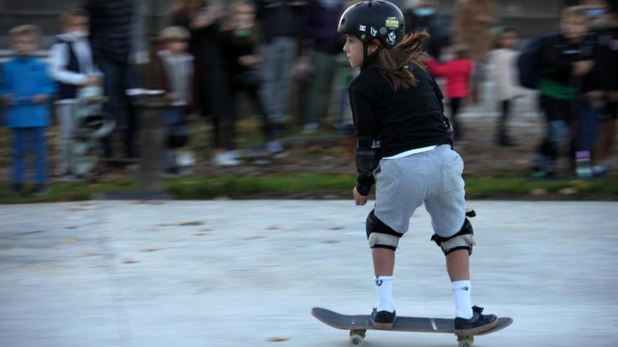 Derio estrena la pista de Gaziane con una clase magistral de riders