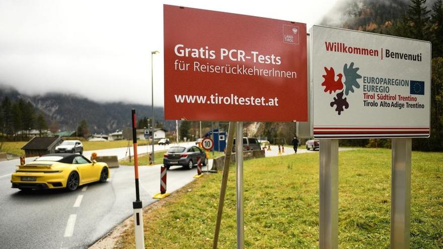 Control policial en Austria para controlar que se cumplen las restricciones