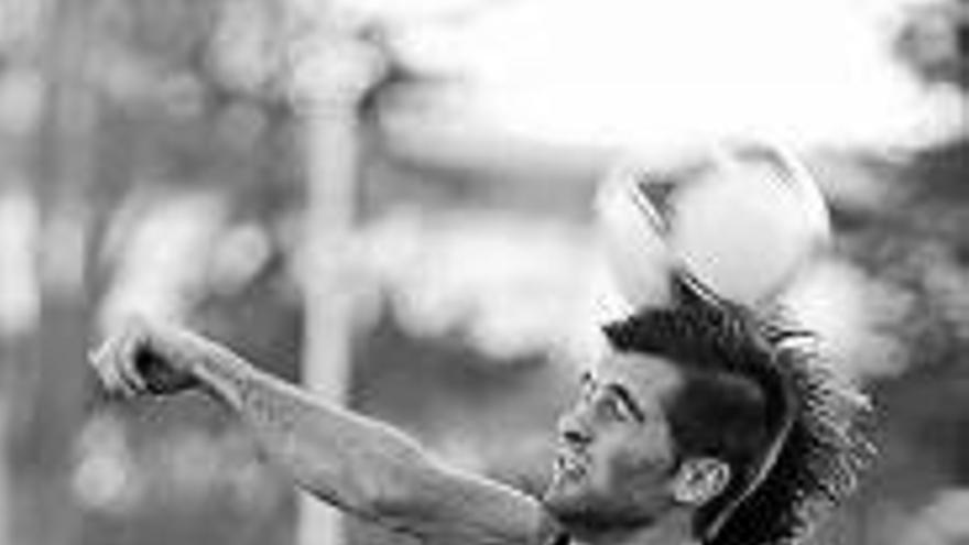 A por el triunfo en Vitoria frente al líder
