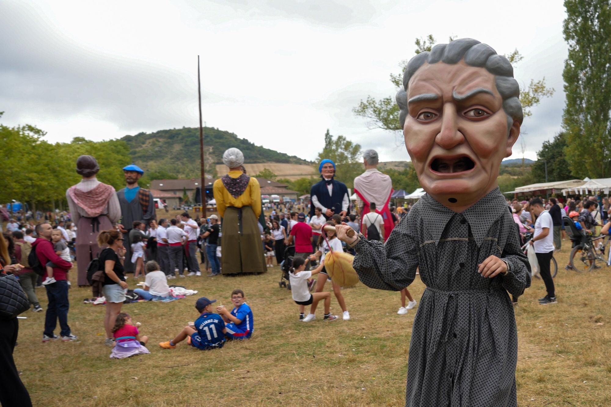 En imágenes: Las campas de Olarizu se llenan de fiesta