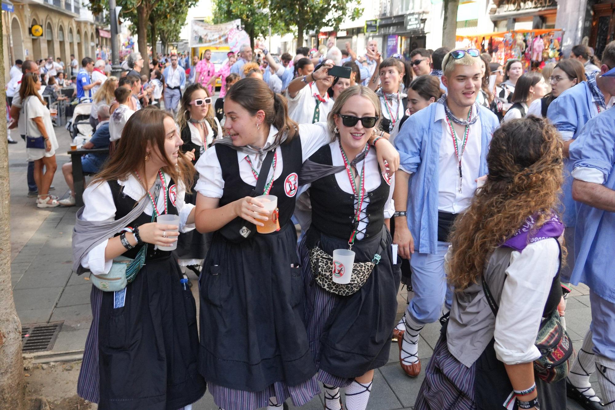En imágenes: Blusas y neskas veteranos celebran su día grande en La Blanca