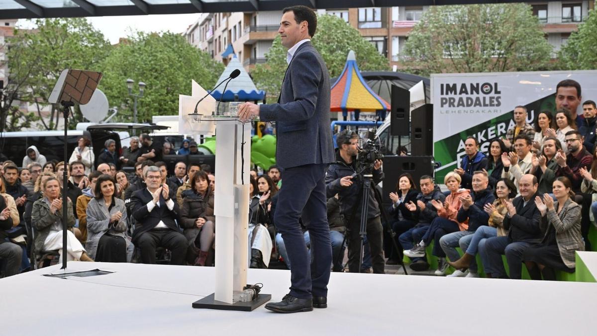 Imanol Pradales, ayer durante su intervención en el mitin celebrado en Sestao.