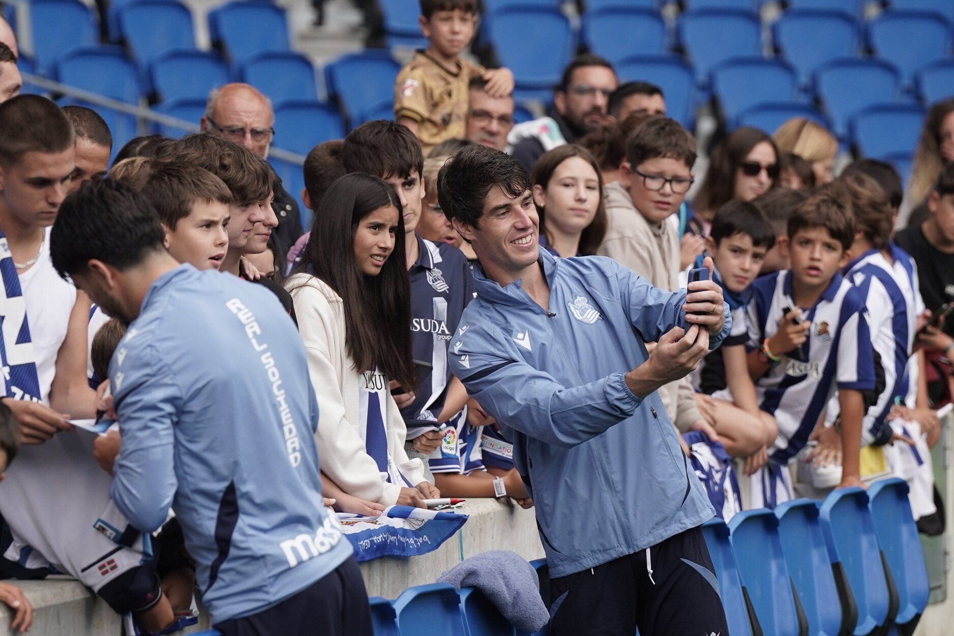 El entrenamiento de la Real a puerta abierta en Anoeta, en imágenes