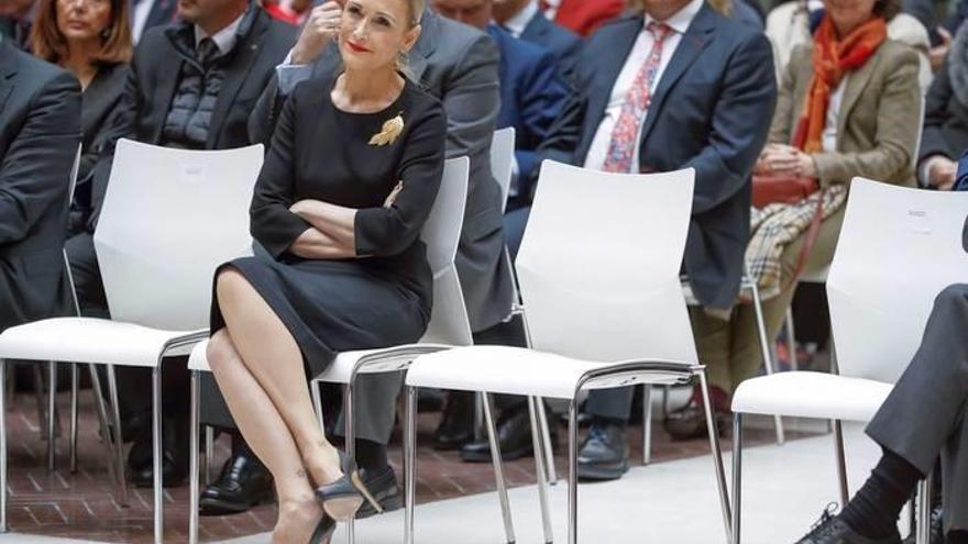 Cristina Cifuentes acudió a la entrega de premios de la AVT, acto al que en un principio no pensaba asistir.