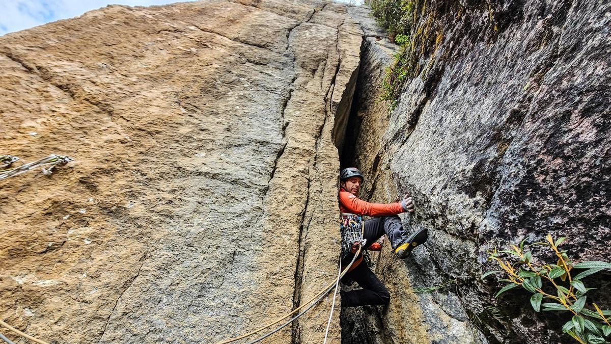 Eneko Pou, en un momento de la espectacular escalada