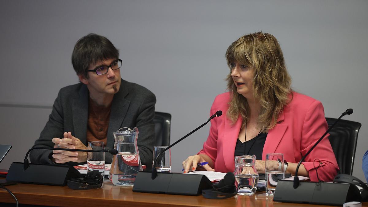 Javier Arakama, director gerente de Euskarabidea, y la consejera Ana Ollo